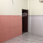 Cho thuê phòng có toilet hẻm 243 tôn đản quận 4