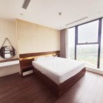 Cho thuê căn hộ 3 ngủ 2wc full nội thất căn góc view sân golf hướng đông nam