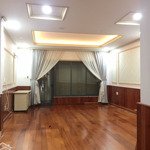 Cho thuê nhà khu đường hoa p2 phú nhuận 8x16m trệt 2 lầu sân thượng