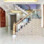 Nhà sạch sẽ ,dt sd 120m², 1 triệuêt,1lâu, 2 phòng ngủ 2 vệ sinhhẽm trước nhà 4m thông ôtô