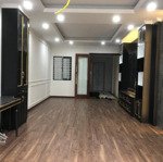 Cho thuê nhà riêng tại hoàng cầu,diện tích100m2x7t, thông sàn 1 vệ sinh, có thang máy, giá thuê 43 triệu/th