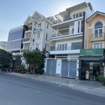 Kẹt bank giá sập hầm bán nhà mặt tiền cao đức lân,hầm 3 lầu full nội thất -dt 10 x 20m -200m2 42tỷ