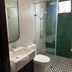 Cho thuê 2pn + 2 wc căn góc hướng nam, view hồ bơi toà p1. giá 10tr - 0938,993,283