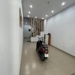 Cho thuê nhà 45 m2*3,5 tầng, nhà mới, mặt phố lãng yên, hai bà trưng, giá 18 triệu/tháng