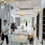 Bán nhà mt 6*18m 3 lầu rất đẹp full nội thất khu đô thị năm sao chỉ 4t