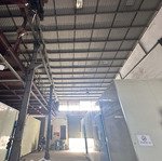 Kho có văn phòng riêng ở quận 7 dt 700m2 cần cho thuê có sẵn pccc