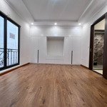 Bán nhà phúc lợi long biên - 30m2 - 5 tầng - ô tô đỗ cửa - ngõ nông - giá chào bán 3 tỷ 250 triệu.