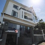 Cho thuê biệt thự đẹp, full nt hiện đại, 300m2, 5 phòng ngủhomestay có gara, vạn hạnh, p8, thảo 0984262722