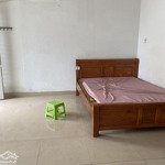 1 phòng mặt tiền đường 20m2 đầy đủ tiện nghi gần trường đh công thương