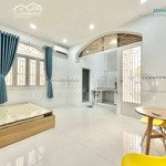 Căn Hộ Cho Thuê Ban Công, Rộng 30M2 Ngay Ngã Tư Thủ Đức, Lê Văn Việt