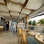 Cho thuê toàn bộ quán cafe đẹp kiểu rooftop trong tòa văn phòng trên phố lê văn hưu sẵn nguồn khách