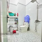 Gồng lãi không nổi bán gấp căn nhà đẹp 100m2 ngay chợ phù mỹ, shr