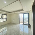 Bán căn 3 phòng ngủtầng 17, căn góc view đẹp từ chủ đầu tư, bank vay 70%. chìa khoá sẵn dễ xem. 0939443443