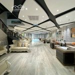 Cho thuê nhà nguyên căn 3 tầng 800m2 ngang 10m mặt tiền trung tâm tp phù hợp làm showroom, bida