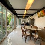 Biệt thự quận 12 . diện tích: 382.6m2.diện tíchsàn 233.6 m2 .1 trệt, 1 lửng ,2 lầu ,cần tiền bán nhanh 13 tỷ.