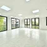 Cho thuê vp hoàng quốc việt, 80m 2 14 triệu/tháng, view thoáng nhiều cửa sổ