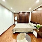 Bán gấp nhà hào nam, thang máy, mặt ngõ nông, 30m ra phố, kinh doanh, cạnh ô tô. 43m2 6 tầng7.75 tỷ