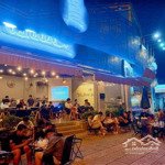 Sang quán cafe doanh thu tốt