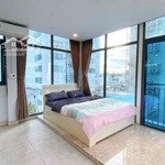 Studio 3 cửa kính đón ánh sáng_cmt8_full nội thất tiện nghi_bancol nhỏ