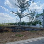 Bán 10.000m2 đất khu công nghiệp. giá bán 2 triệu5/m2. đã có sổ. liên hệ: 0911 098 498