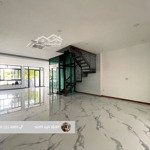 Tầng trệt 6x15m sàn view công viên, đường 25m, có hầm để xe, giá 13tr