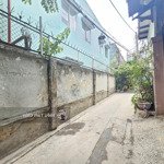 13tr/tháng, 79m2, 3 phòng, 4toilet, ban công, sân rộng, xe hơi