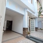 Cho thuê villa 4 tầng, gara o to gần trần não, 8x15m giá 45 triệu