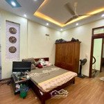 Bán nhà đường trường chinh, 64m2 x 4t, 7.8 tỷ. 2 thoáng, 15m ra phố. ngõ thông, kd. liên hệ: 0975553795