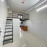 Cho thuê phòng ban công - 30m2 ngay lê văn việt - máy lạnh - an ninh