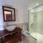 Cho thuê căn góc view biển 90m2, 2pn 2 toilet, full nt, 9.5 tr/th.