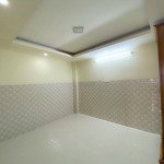 Phòng kế bên chợ hồ thị kỉ 28m2 có máy lạnh