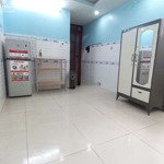 Phòng 16m2 cửa sổ sáng nội thất cơ bản ngay vòng xơy lê đại hành q11