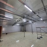 Tôi cho thuê kho 130m2 trần điền, định công, hoàng mai. kho nền gạch hoa, tường ốp rất đẹp. 13tr/th