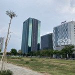 Office for rent 685m victory tower