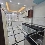 Phòng tầng trệt có wc riêng trong phòng quận 1