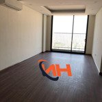 Em có quỹ căn 3n-4n tầng đẹp , view hồ tại toà n01 t6 n01 t7. liên hệ 0559009122