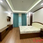 Anh chị tôi cần bán gấp nhà mặt phố lạc trung 8 tầng thang máy diện tích: 45 m 8 t xmặt tiền4,2 m còn mới tốt