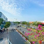 Biệt thự trệt; 7,55m x 27=200m2; ngay giga mall, cách phạm văn đồng 20m; cách bến xe miền đông 200m