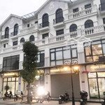 Cho thuê shophouse mặt đường chính lớn nhất dự án. mặt tiền cực đẹp sao biển 1 liên hệ:0886324190