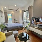 Studio ban công hẻm ôtô,gần cầu ông lãnh, bán kính 2km chợ bến thành,phố đi bộ nguyễn huệ,thang máy