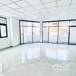 Góc 2 mặt tiền trần khắc chân ngang 8m. có pccc tiêu chuẩn. giá: 100 triệu/th chốt nhanh trong tháng 5