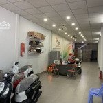 Cho thuê mặt bằng trệt kinh doanh q5 giá : 40tr/ tháng. giao ngay