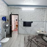 Chủ ra nước ngoài bán gấp nhà hẻm nguyễn trãi,q.1 1tỷ650 52m2 3 phòng ngủshr