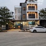 Chính chủ cần bán bt phú cát city, 200m2. giá: 28tr/m2 đất. đã bàn giao nhà, lh: 0964588966