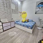 Cho thuê nhà 4 tầng ngõ 183 hoàng văn thái, 40m2, 4 ngủ, 3 wc, 13.5 triệu, full nội thất