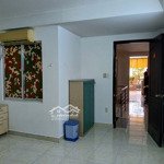 Phòng trọ 20m2 đường cô giang, quận 1