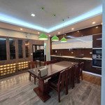 Em cho thuê căn góc 130m2, đầy đủ nội thật chỉ việc vào ở