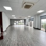 Cho thuê văn phòng cù chính lan 120m2 chỉ 16 triệu nhà mới view đẹp chỗ để xe rộng lô góc