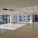 Cầu giây , mặt phố nguyễn hoàng 82m2 x 10 tầng thông sàng