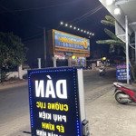 Gần điện máy xanh và gần bách hoá xanh, chợ, ngã ba và trường học.